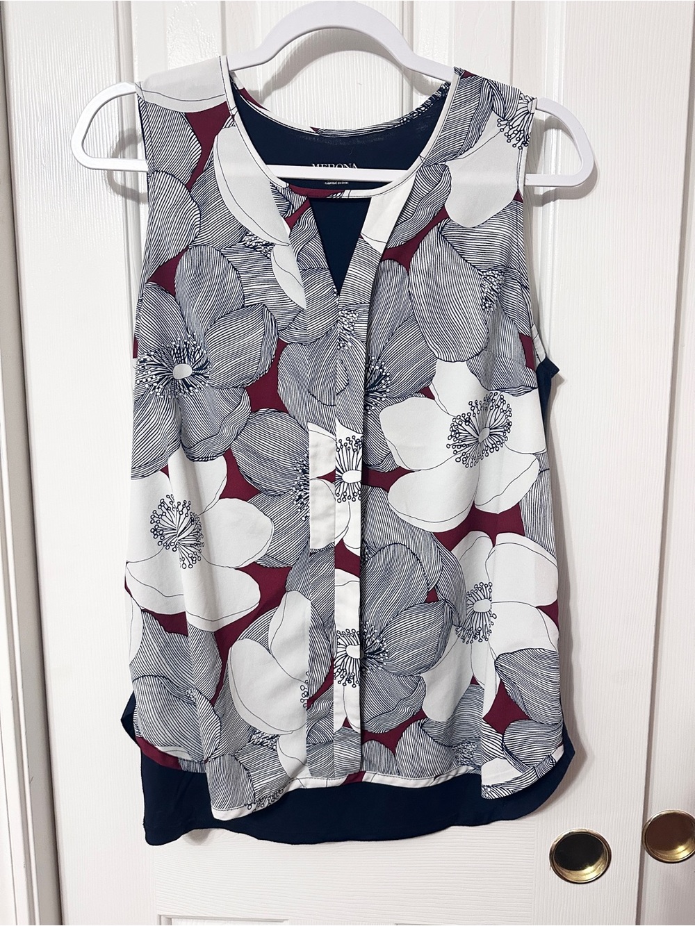 Merona White Navy & Burgundy Floral Sleeveless Blouse